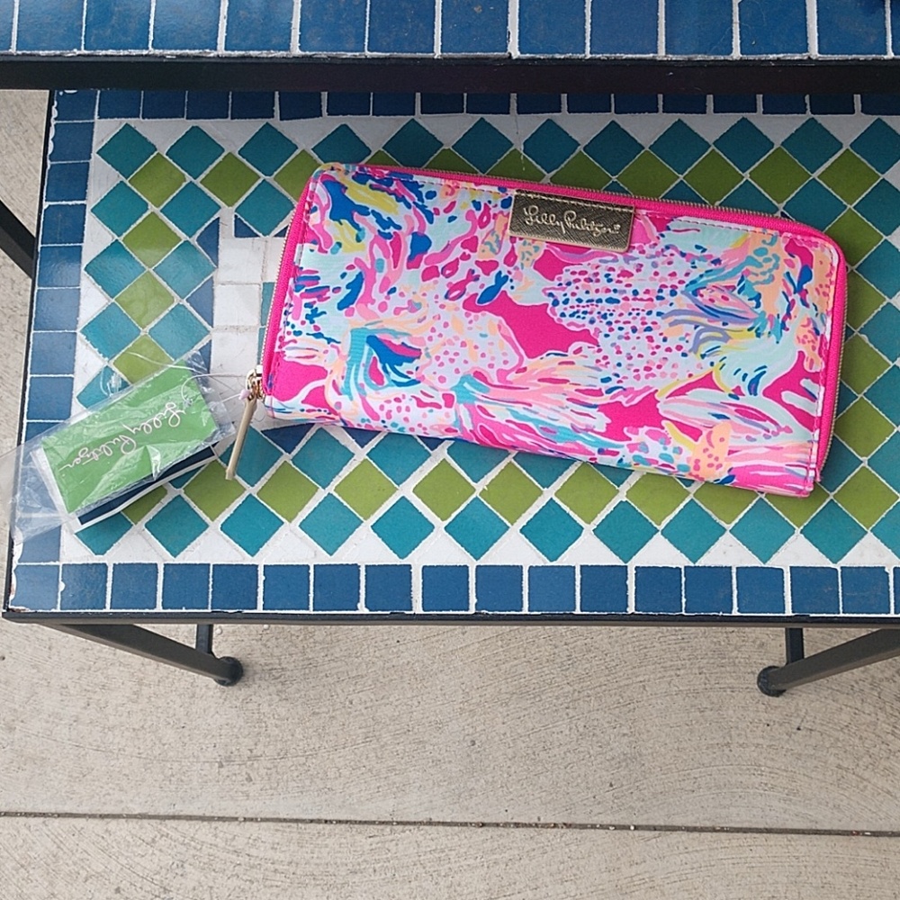 Lilly Pulitzer Extra Large XL Travel Wallet Dragon